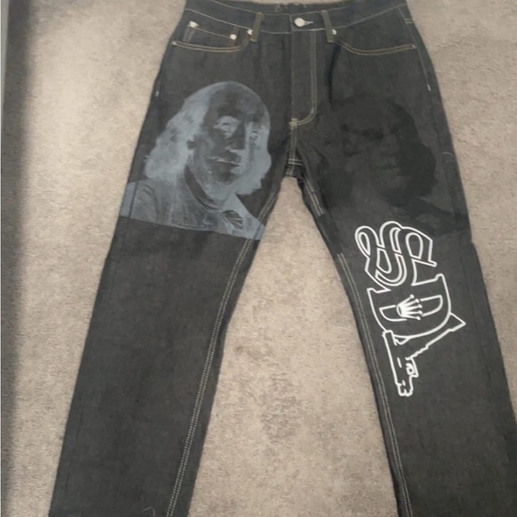 Stylish Black Graphic Jeans